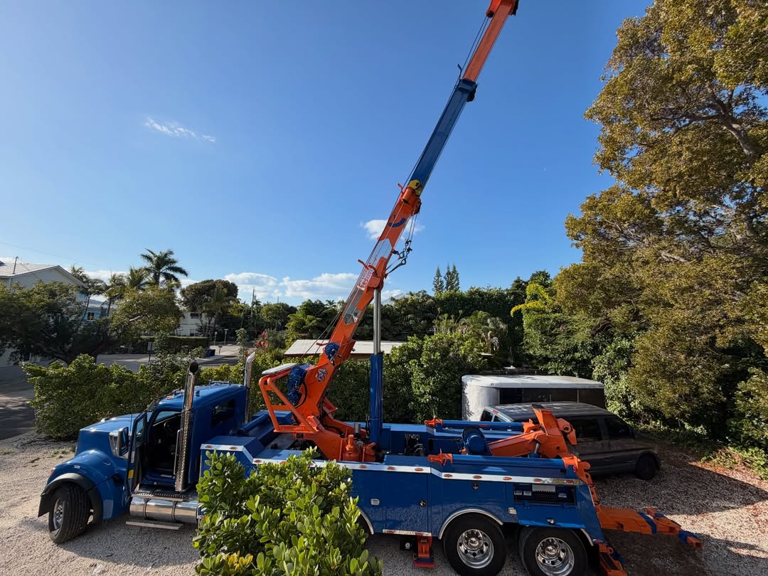Heavy recovery truck